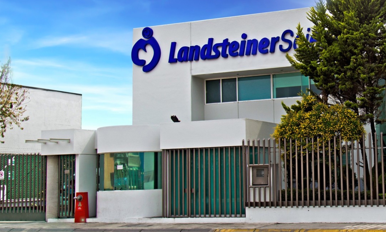Con deuda millonaria y más de 400 juicios, Landsteiner Scientific conserva contratos públicos