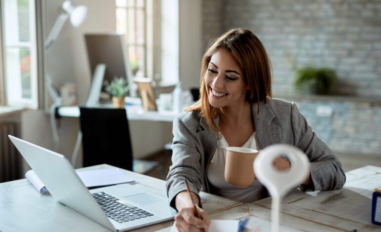 Regreso al trabajo después de vacaciones: estrategias para mantener la energía y la motivación