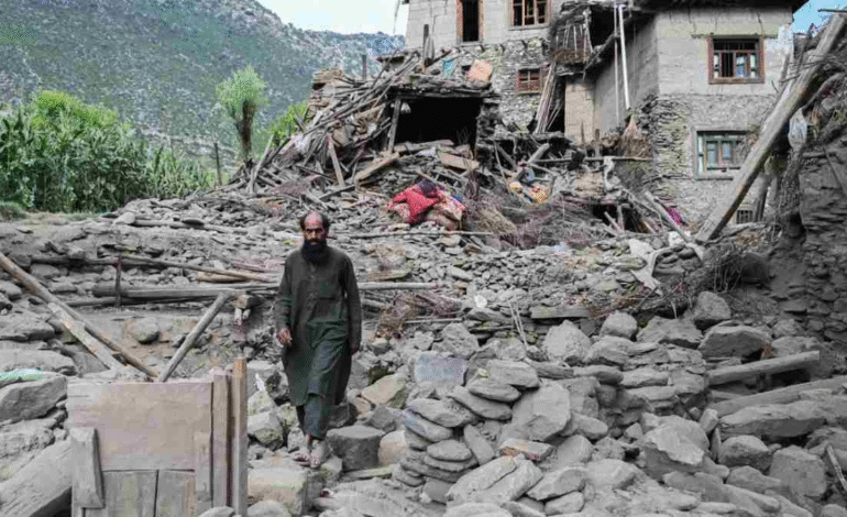 Suman mil 400 muertos por el terremoto en Afganistán