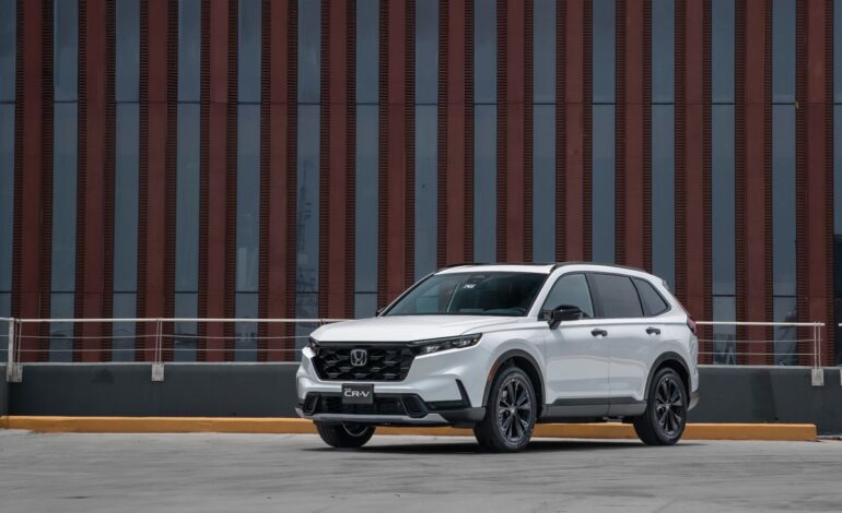 Honda CR V Hybrid AWD lo res 4