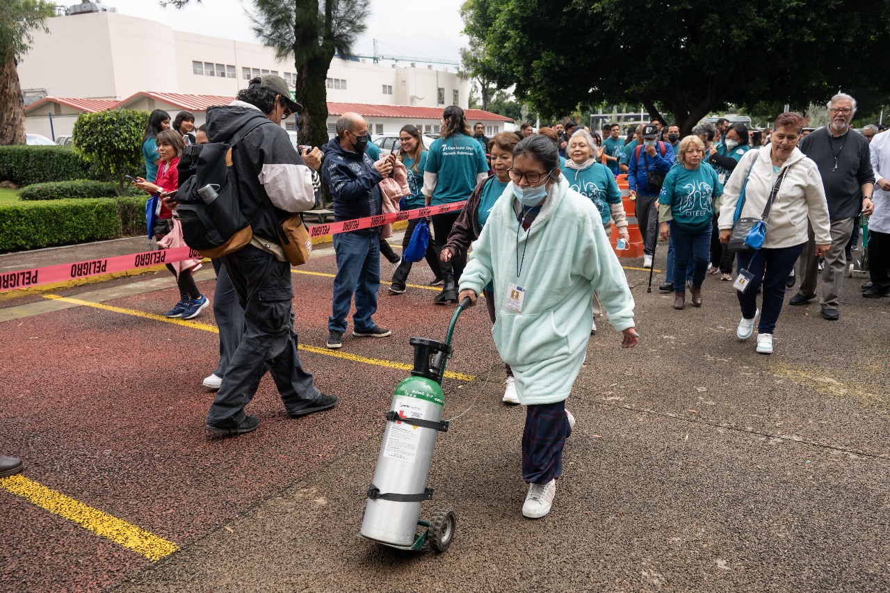 INER conmemora el Día Mundial de la Fibrosis Pulmonar con caminata para pacientes y familiares