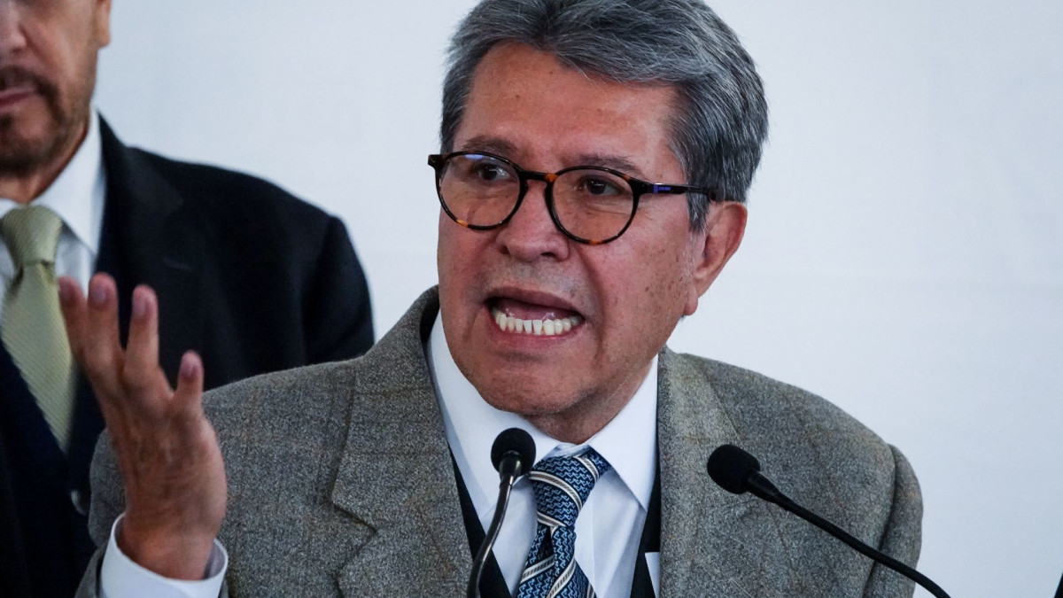 Monreal llama a prohibir venta de bebidas energizantes y pide resistir presiones empresariales