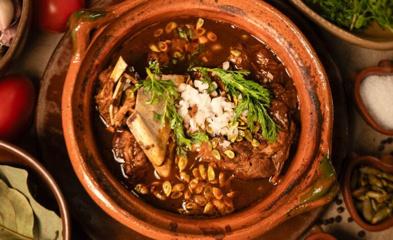 Mole de caderas: tradición viva que une a Oaxaca y Puebla