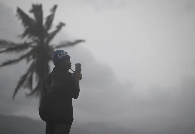 Huracán Melissa, la ‘tormenta del siglo’, toca tierra en Jamaica
