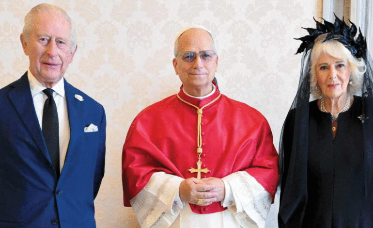 El Rey Carlos III y el Papa León XIV hacen historia, rezan juntos en el Vaticano