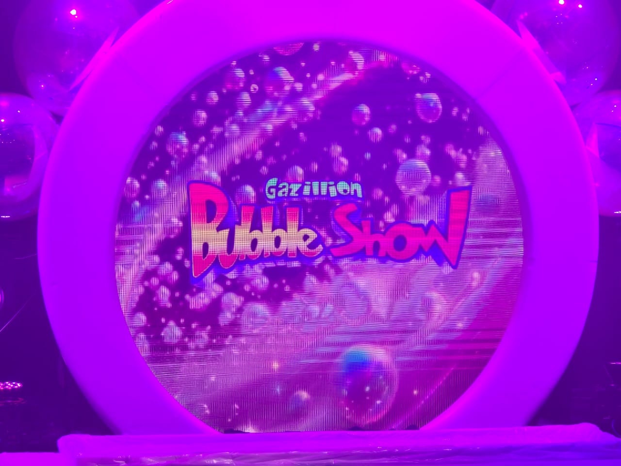 La noche estalló en colores, luces y burbujas: Gazillion Bubble Show deslumbra en su estreno mexicano