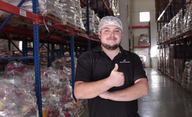 Distribuye Don Cacahuato alimentos a cada rincón del país