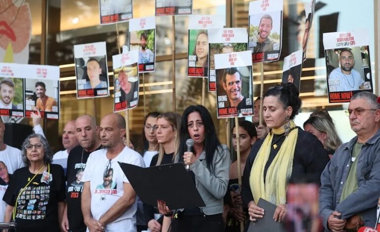 Las familias de los rehenes piden suspender el acuerdo si Hamás no devuelve a los fallecidos
