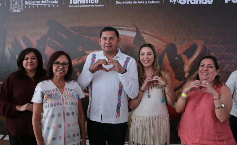 La secretaria de desarrollo Turistico de puebla, Inauguran la Temporada de Mole de Caderas 2025 en Tehuacán