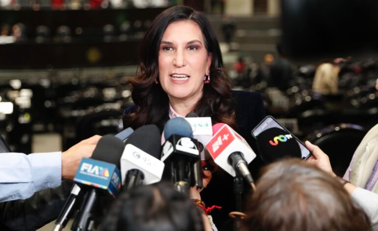 Por haber quedado sin materia, solicitaré oficialmente detener queja contra consejeros del INE por revocación de mandato: Kenia López Rabadán