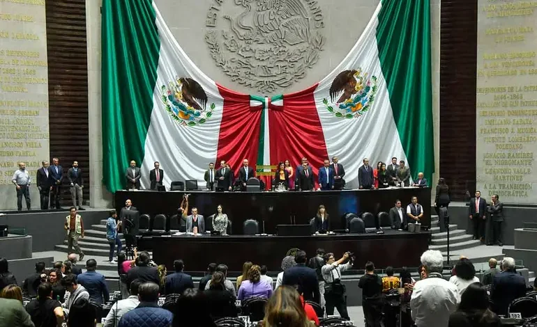 Diputados rinden homenaje a Carlos Manzo; exigen justicia