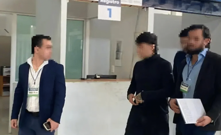 Junior H declara ante la Fiscalía de Jalisco por presunta apología del delito