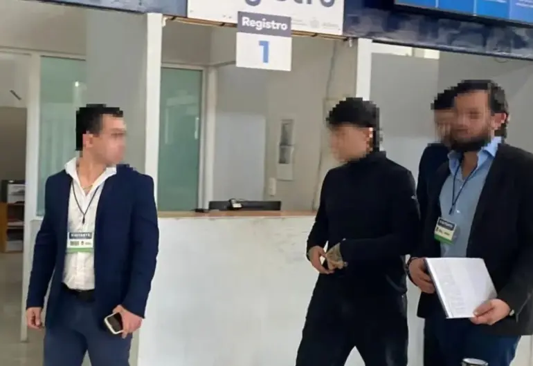 Junior H declara ante la Fiscalía de Jalisco por presunta apología del delito