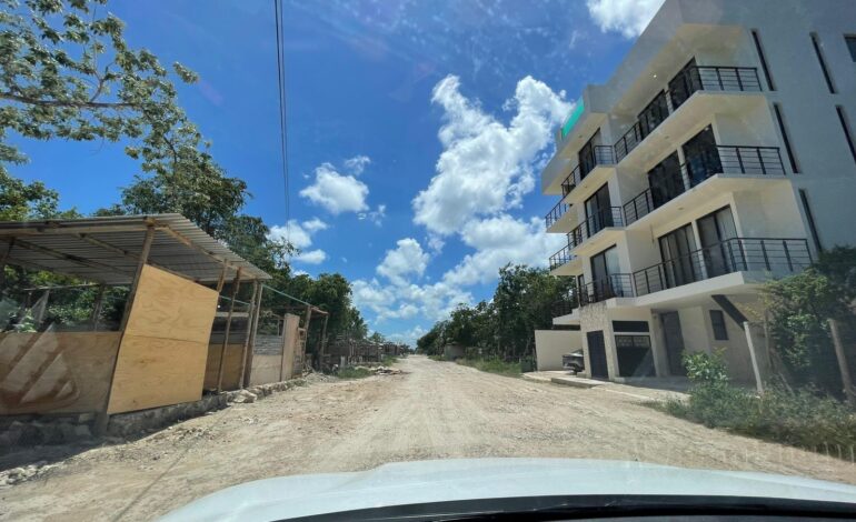 Tulum esta en riesgo por invasiones en via publica