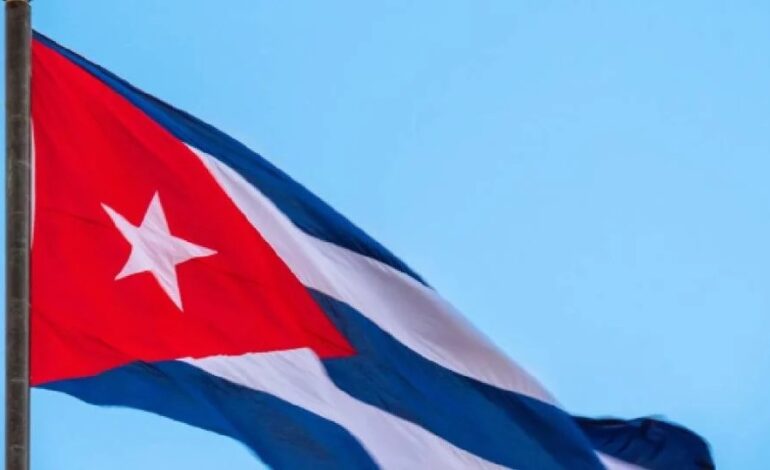 Fiscalía de Cuba acusa a ex ministro de Economía de espionaje, soborno y otros delitos