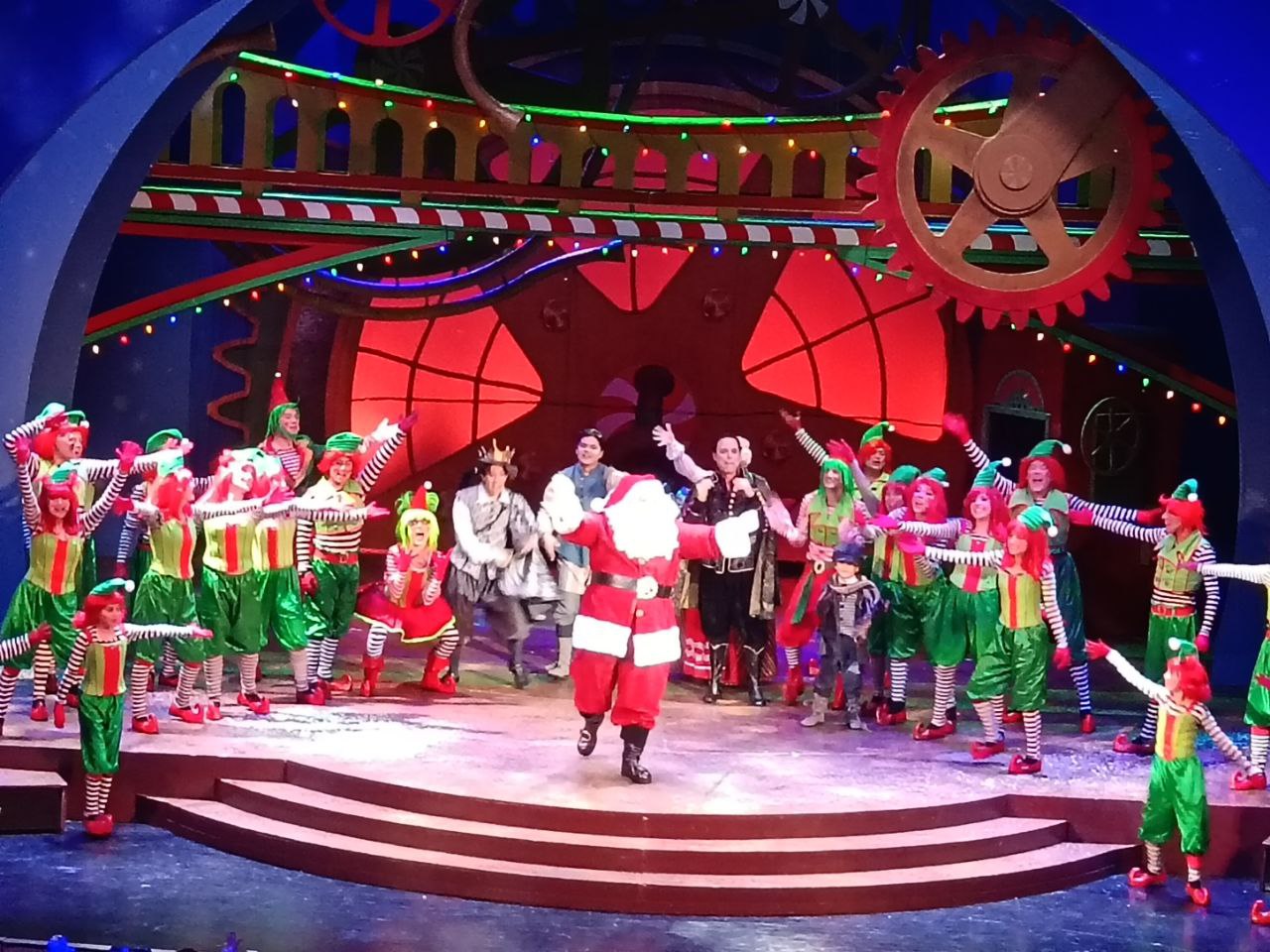 La villa de Santa Claus vuelve a encender la magia en una alfombra roja de estrellas