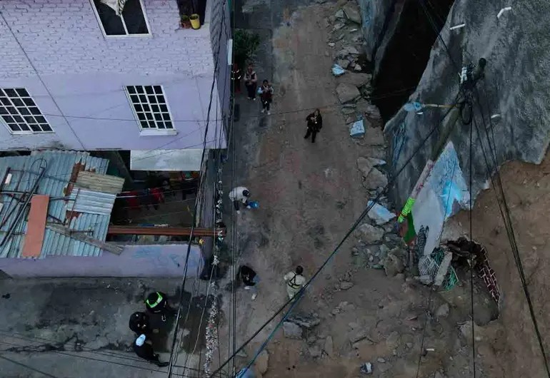 Deslizamiento de tierra en Álvaro Obregón deja cuatro viviendas dañadas y 15 evacuados