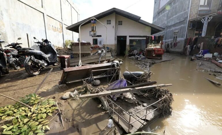 EPA9248 INDONESIA FLOOD IMPACT
