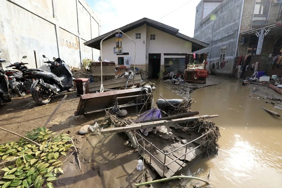 Más de 700 fallecidos y medio millar de desaparecidos por las inundaciones en Indonesia
