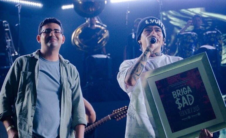 Entre aplausos, Veracruz honra a Junior H por su apoyo humanitario en Poza Rica tras las inundaciones