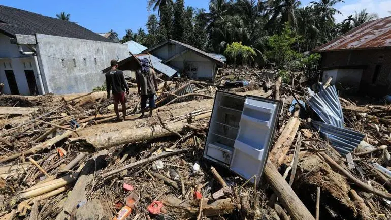 Inundaciones dejan más de mil 100 muertos en Indonesia, Sri Lanka y Tailandia