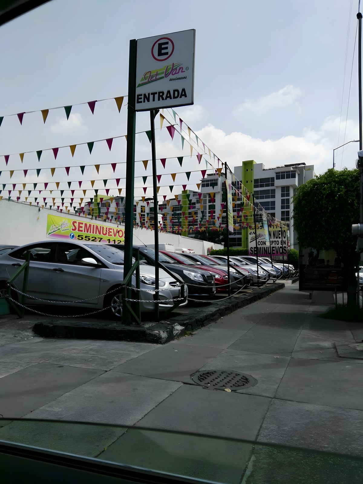 Adjudica Órgano de Administración Judicial 571 vehículos a proveedor consentido