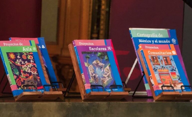 Libros de texto “son perfectibles, pero se mantienen”