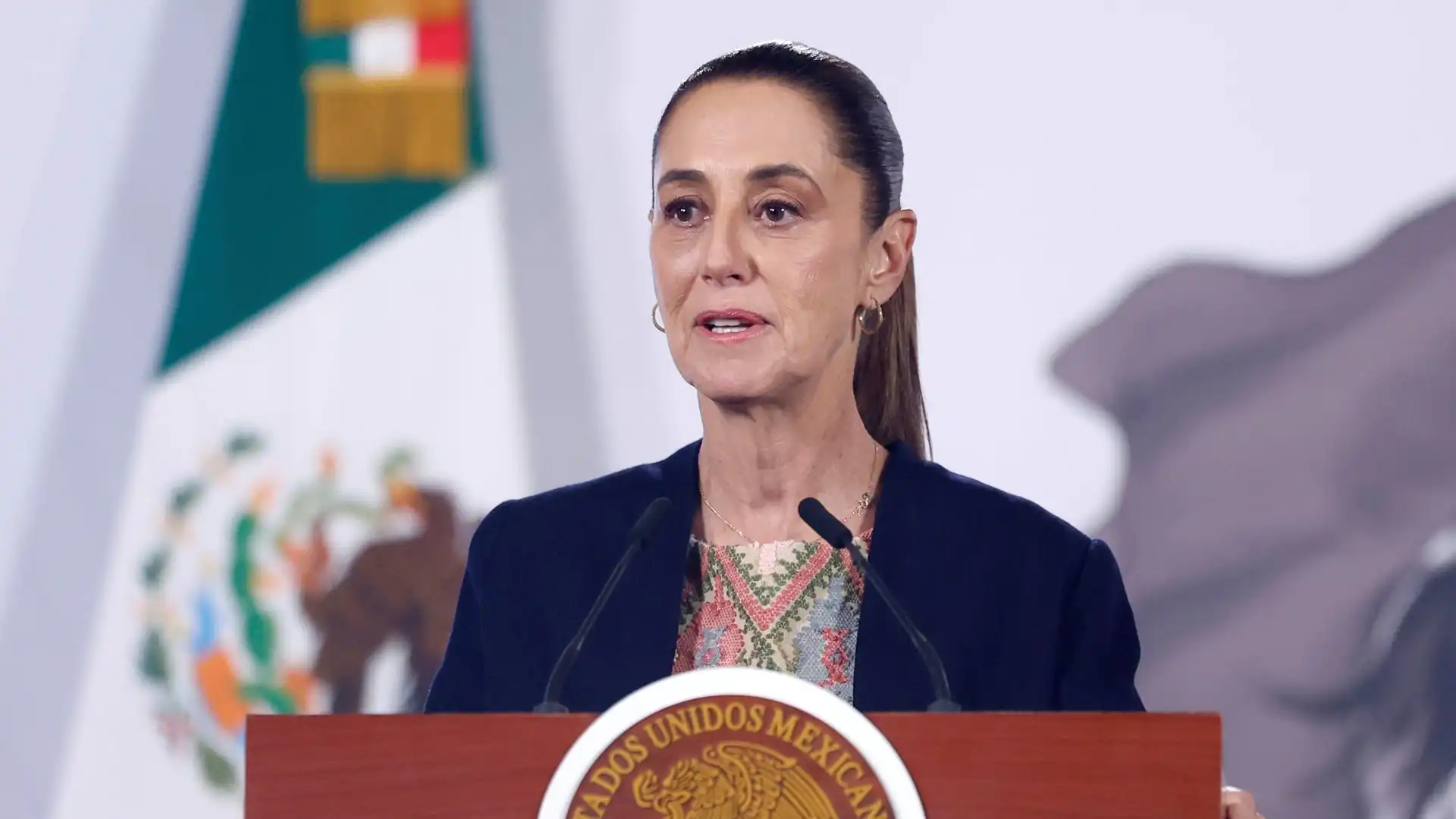 Presidenta confirmó que el exdirector de Materiales Educativos rechazó modificaciones para visibilizar a las heroínas mexicanas