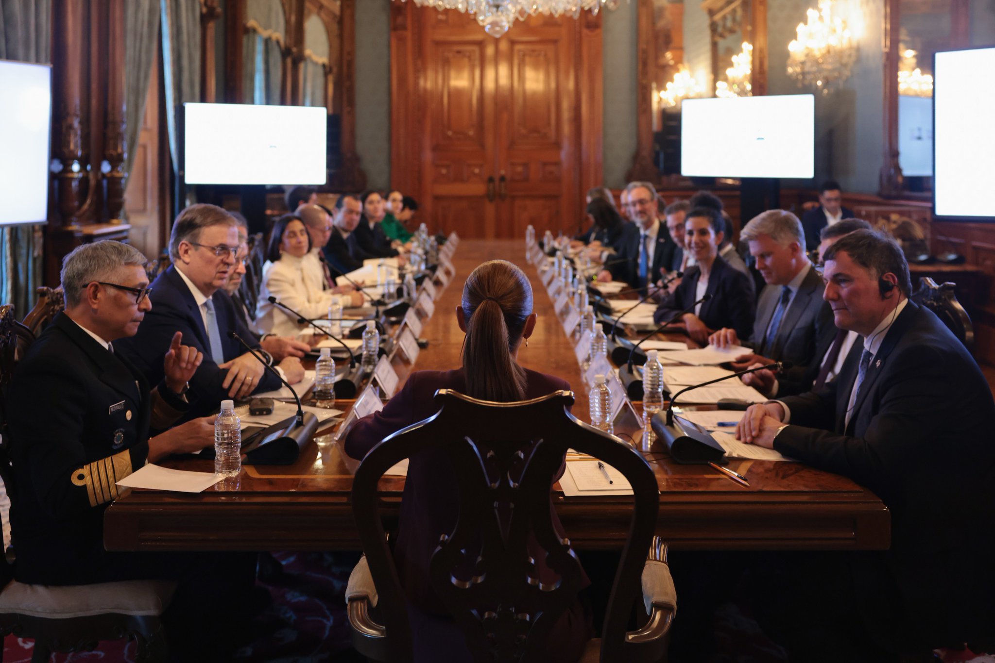 Recibe Sheinbam a ministros canadienses