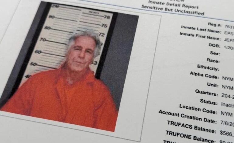 Departamento de Justicia investiga si se retuvieron archivos de Epstein que mencionan a Trump