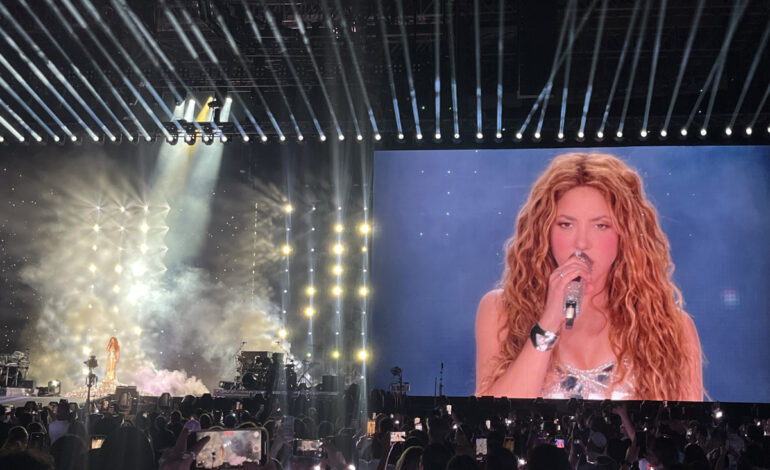 shakira donara parte de los ingresos de su show en texas a victimas de inundaciones