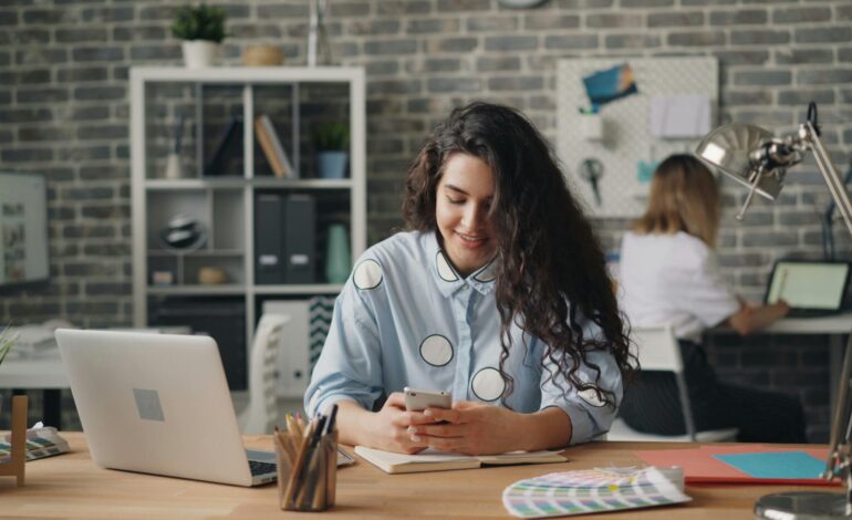 La Inteligencia Artificial conquista el emprendimiento femenino: 57% ya la integra en sus negocios