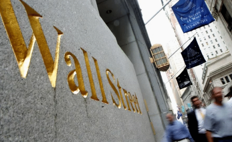 Wall Street abre en rojo tras el aumento de los precios del petróleo; el Dow Jones resta un 0.28%