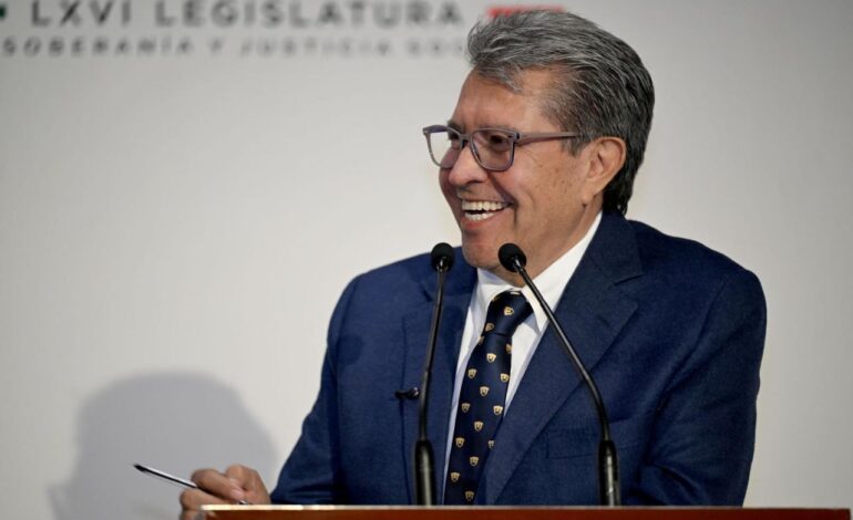 “Me gustaría que la derecha leyera. Voy a mandarle un libro a la diputada Genoveva Huerta”: Ricardo Monreal