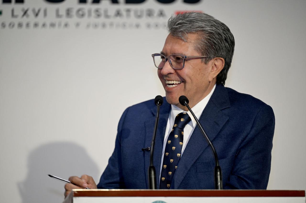 “Me gustaría que la derecha leyera. Voy a mandarle un libro a la diputada Genoveva Huerta”: Ricardo Monreal