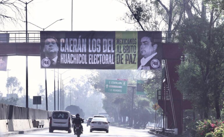 EXHIBEN AL PAN EN LA CDMX