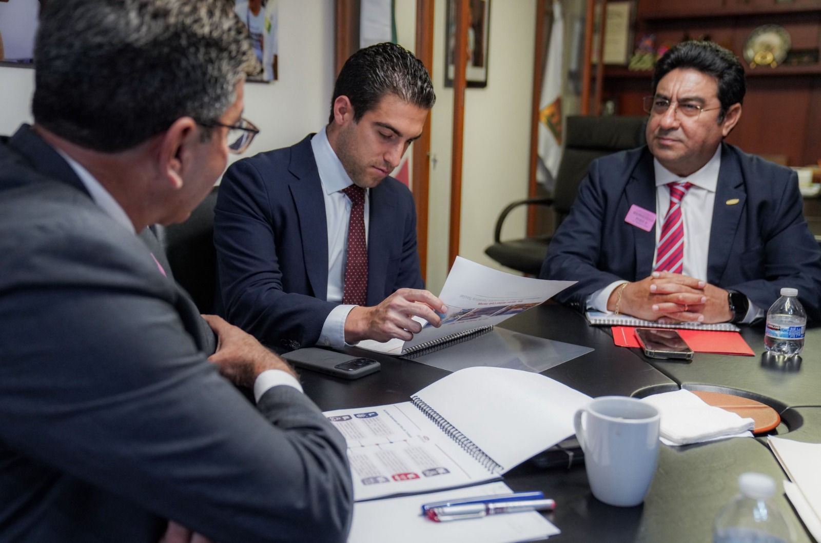 Gino Segura dialoga con la CMIC sobre desarrollo y crecimiento en Quintana Roo