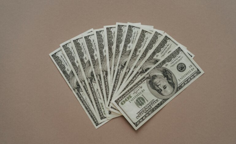 El dólar presiona al peso mexicano en medio de tensiones geopolíticas y decisiones clave de bancos centrales