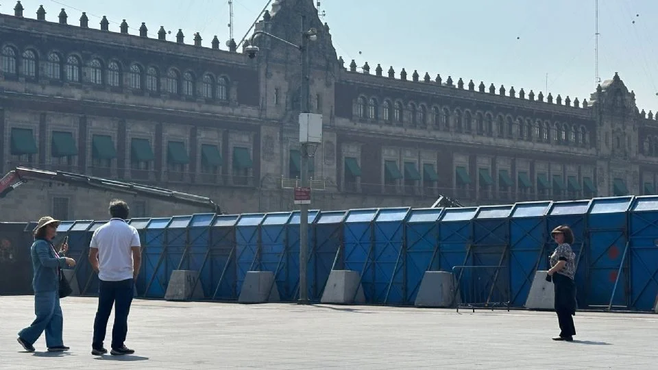 Blindan con vallas Palacio Nacional a dos días de la marcha del 8M