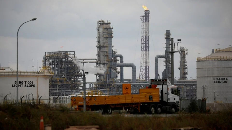 La Agencia Internacional de Energía liberará al mercado 400 millones de barriles de petróleo de sus reservas