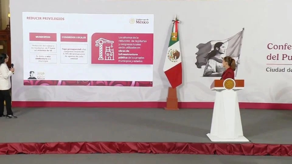 Gobierno de Sheinbaum presenta su “plan B”: pone tope a salarios de consejeros del INE y recorta recursos a locales