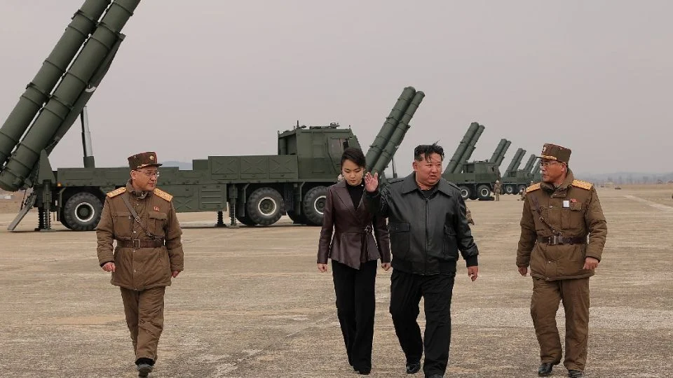 «Es esencial para disuadir la intervención»: Kim Jong-un afirma que continuará reforzando su armamento nuclear