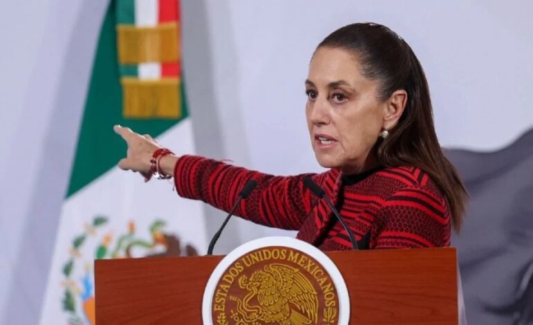 Sheinbaum confirma que una mujer salió a tomar el sol en una ventana de Palacio Nacional