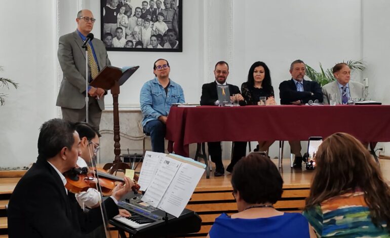 Ivette Estrada presentó el libro Relaciones Públicas según Coatlicue