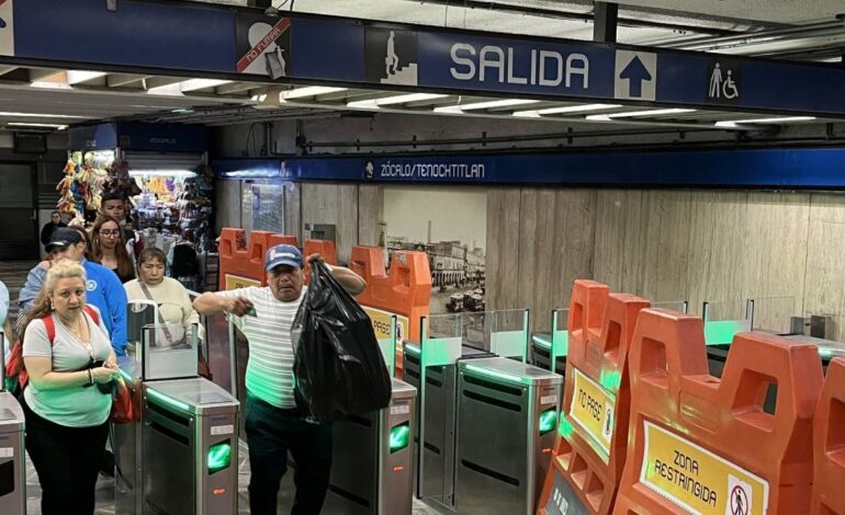 metro zocalo cdmx 083243