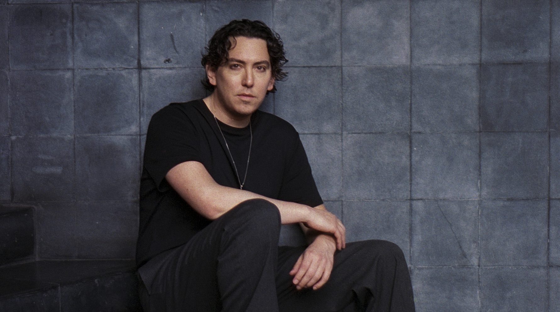 Borbolla presenta “Te espero”, una reflexión íntima sobre la espera, la idealización y lo que sucede mientras la vida continúa