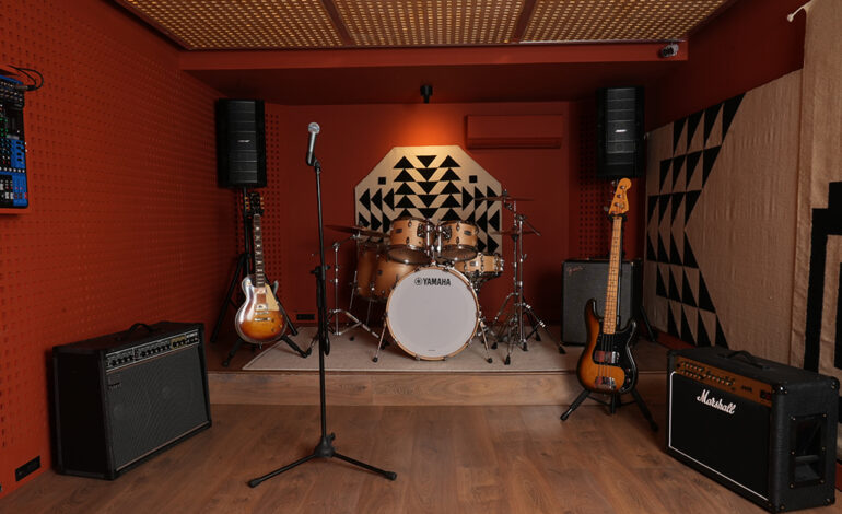 CÍNICO ESTUDIO ABRE SUS PUERTAS EN CDMX CON SALAS TEMÁTICAS Y TECNOLOGÍA DE PUNTA PARA LA CREACIÓN MUSICAL