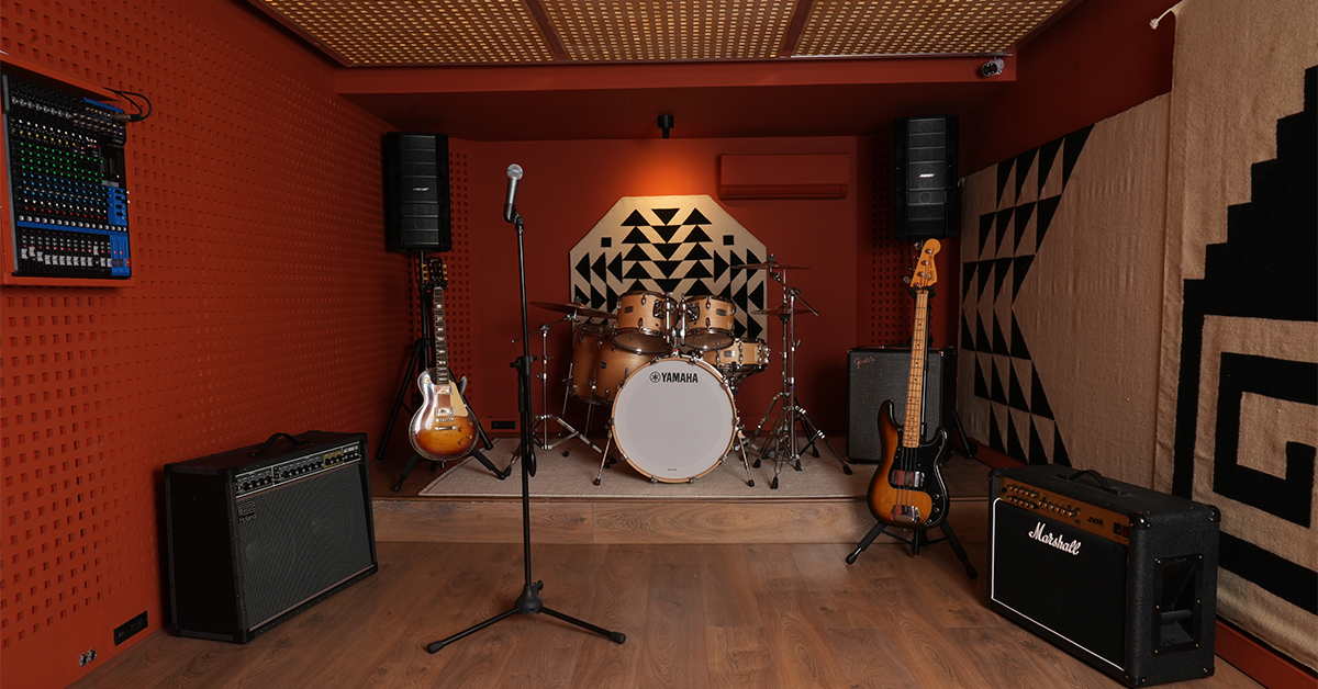 CÍNICO ESTUDIO ABRE SUS PUERTAS EN CDMX CON SALAS TEMÁTICAS Y TECNOLOGÍA DE PUNTA PARA LA CREACIÓN MUSICAL