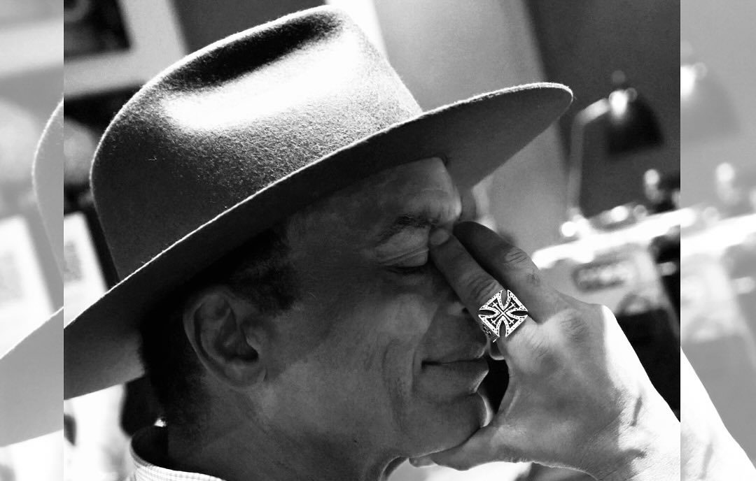 Jon Secada regresa a la Ciudad de México con una noche de elegancia, nostalgia y grandes clásicos