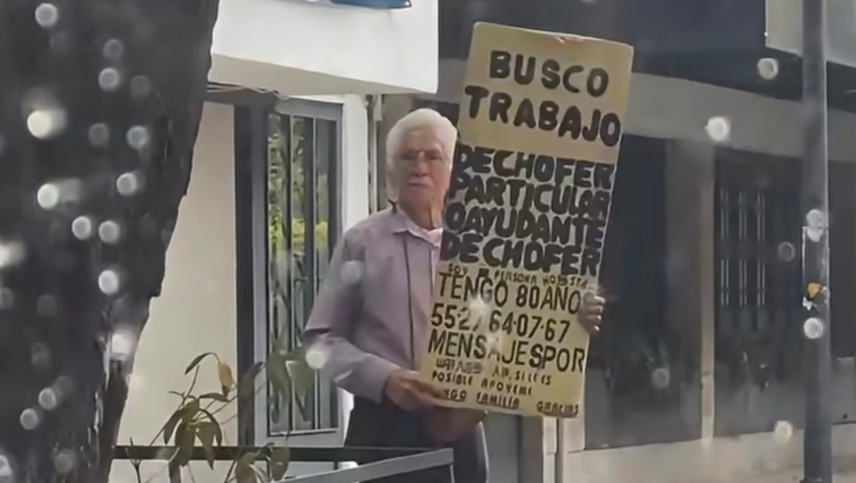 Un cartel que se volvió viral: Don Florencio busca empleo a sus 80 años en calles de la CDMX